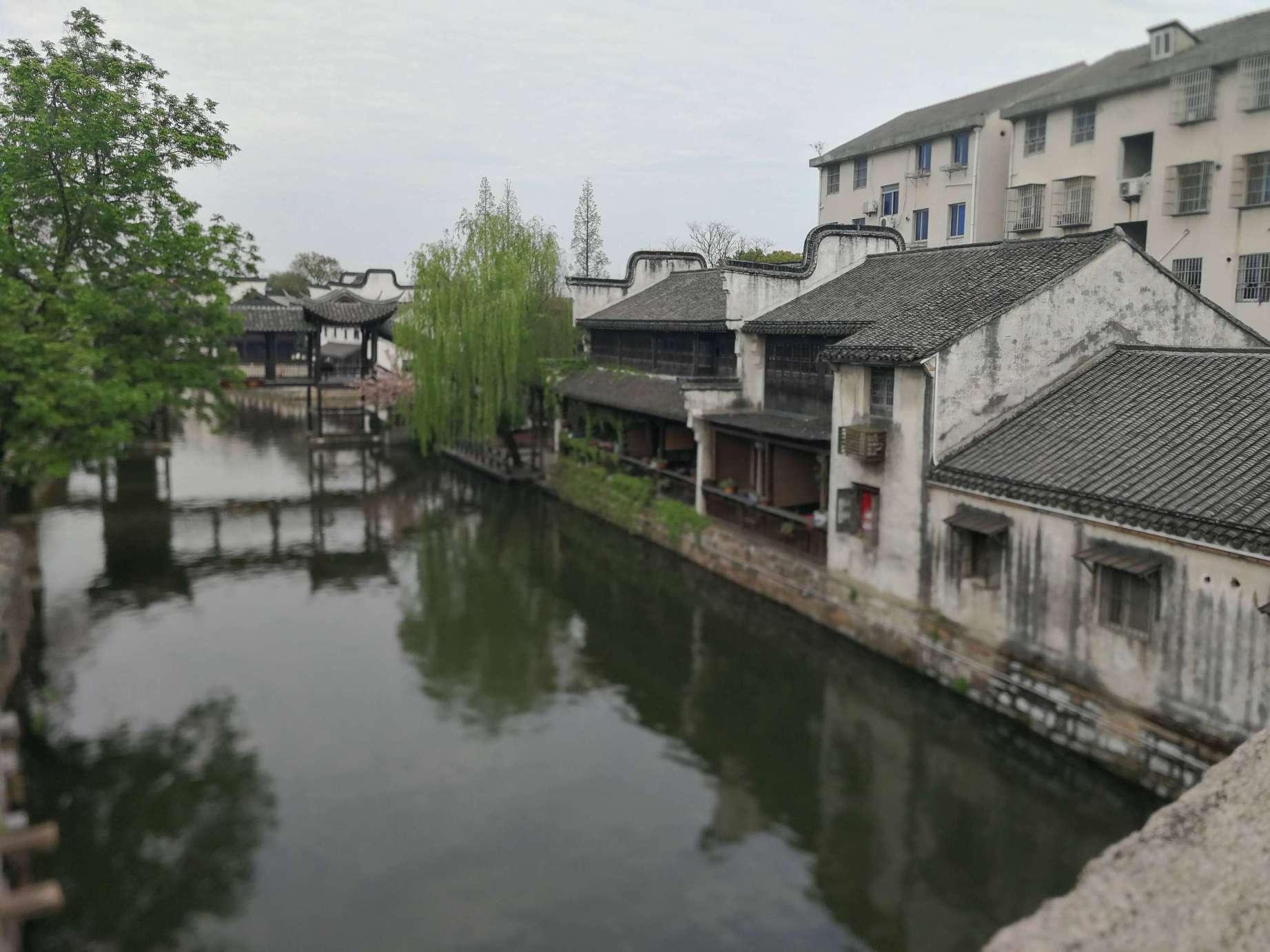 年会现最“壕”年终奖,桌上放1200万,定时15分钟,数多少拿多少,真正数钱数抽筋!